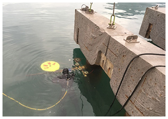 水中ワイヤーソー切削開始